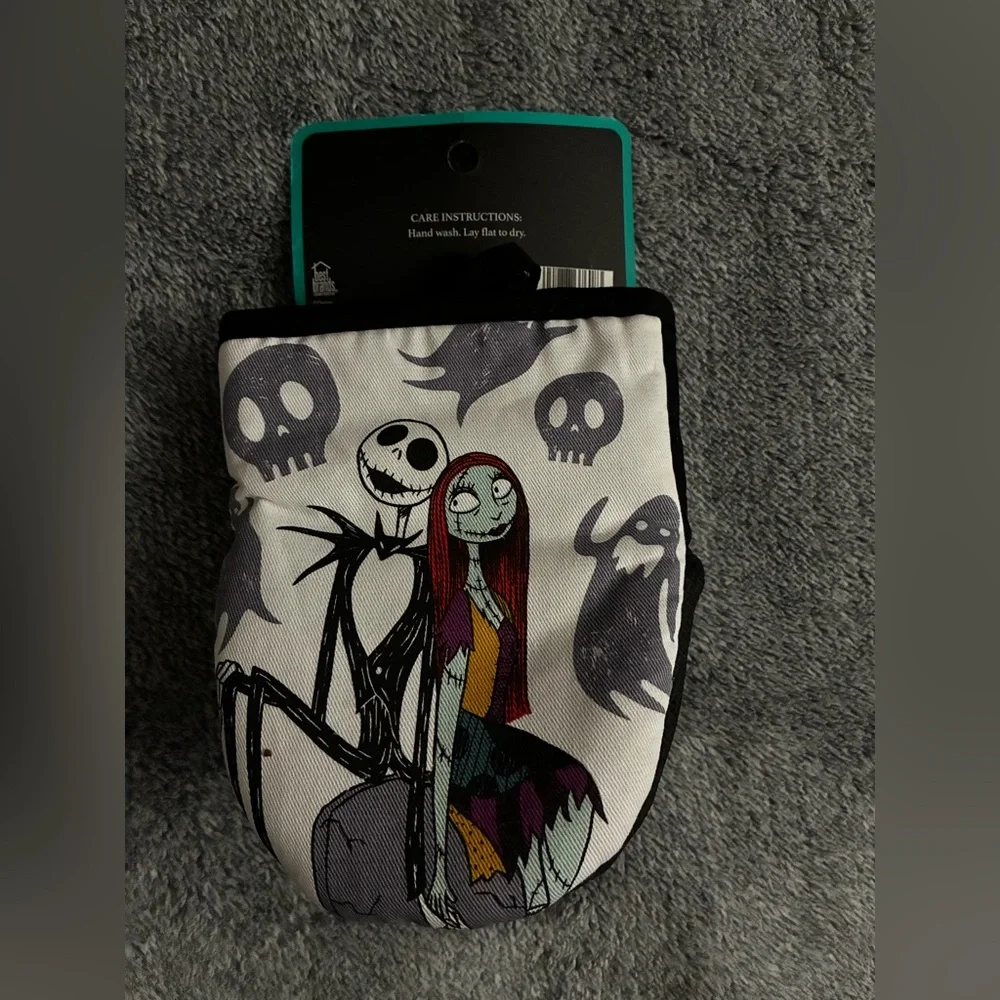 The Nightmare Before Christmas Jack & Sally Oven Mit